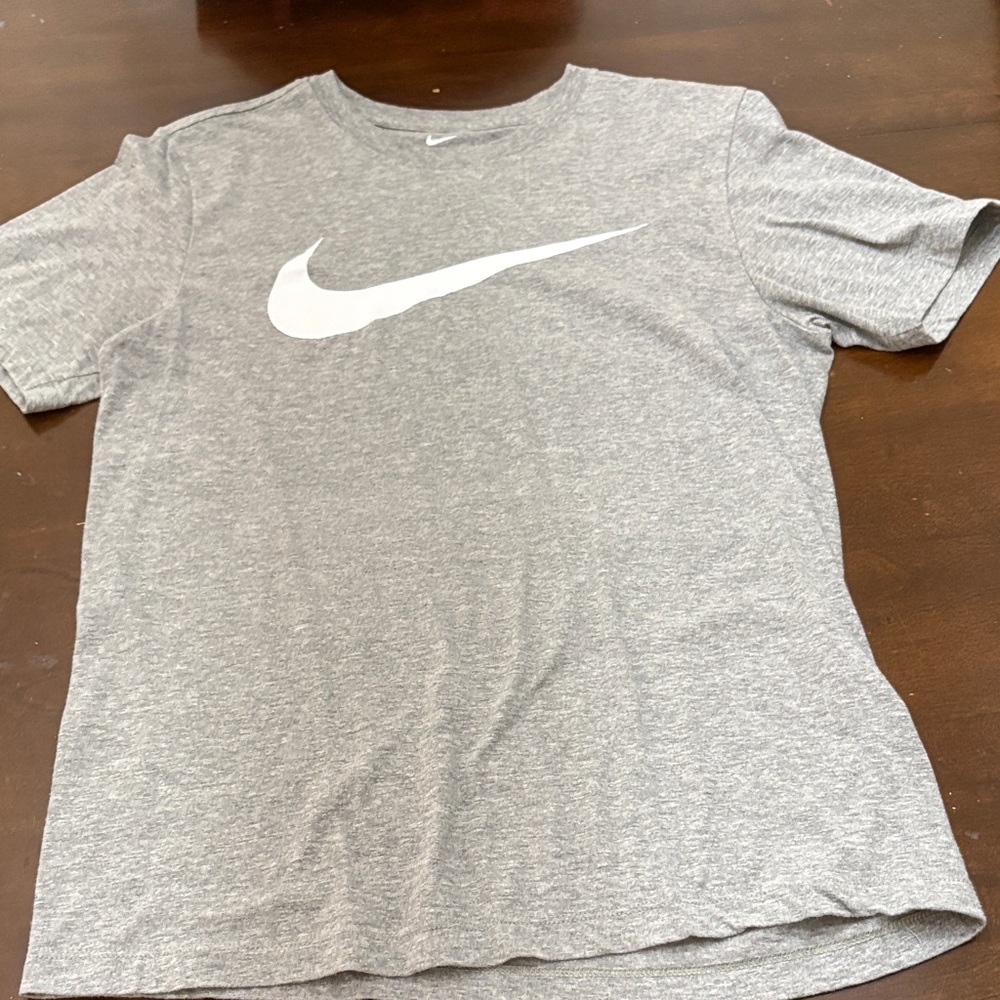 Nike Heather Gray Short Sleeve Tee